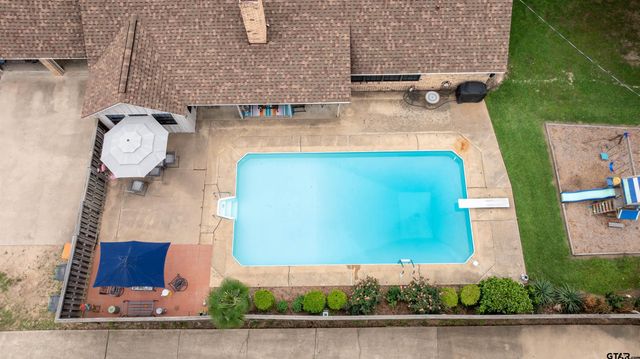 2405 Bentwood Dr, Palestine, TX 75803