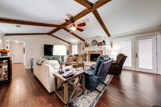 2405 Bentwood Dr, Palestine, TX 75803