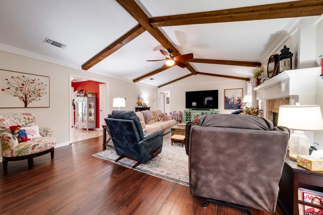 2405 Bentwood Dr, Palestine, TX 75803