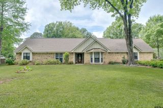 2405 Bentwood Dr, Palestine, TX 75803