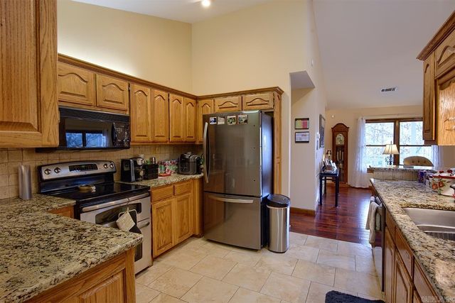 8 Madrid Way, Hot Springs Village, AR 71909