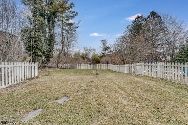 105 Lake Ave, Newton Town, NJ 07860