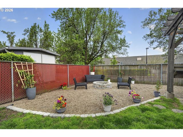 18436 Se STEPHENS Cir, Portland, OR 97233