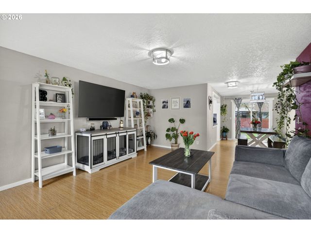 18436 Se STEPHENS Cir, Portland, OR 97233