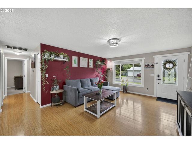 18436 Se STEPHENS Cir, Portland, OR 97233