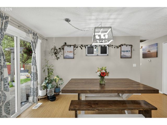 18436 Se STEPHENS Cir, Portland, OR 97233