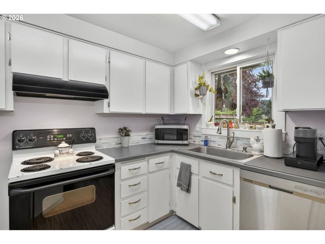 18436 Se STEPHENS Cir, Portland, OR 97233