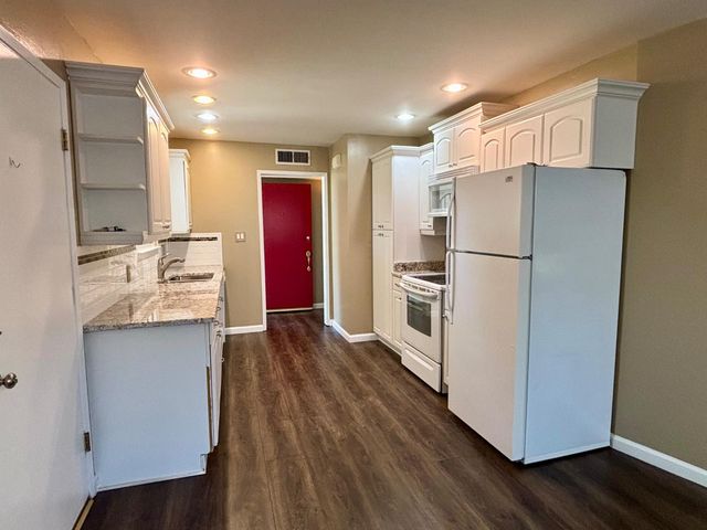 4425 E Indianapolis Avenue, Fresno, CA 93726