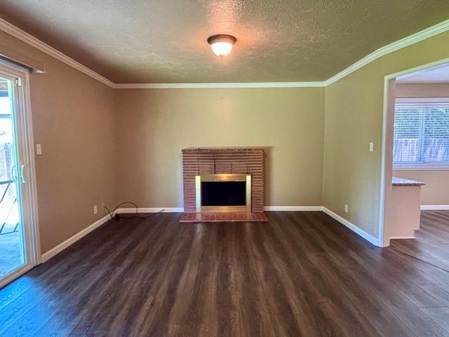 4425 E Indianapolis Avenue, Fresno, CA 93726