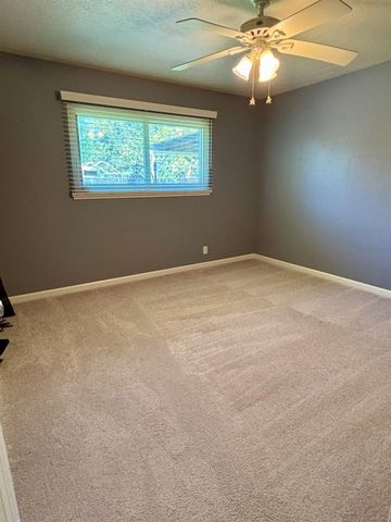4425 E Indianapolis Avenue, Fresno, CA 93726