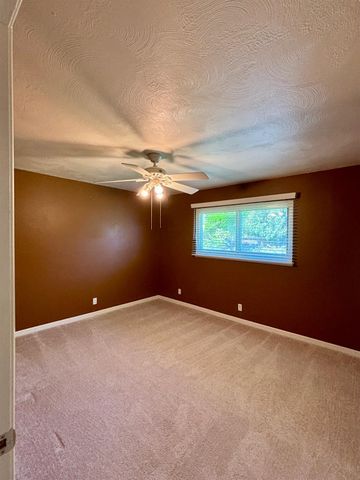 4425 E Indianapolis Avenue, Fresno, CA 93726