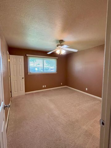 4425 E Indianapolis Avenue, Fresno, CA 93726