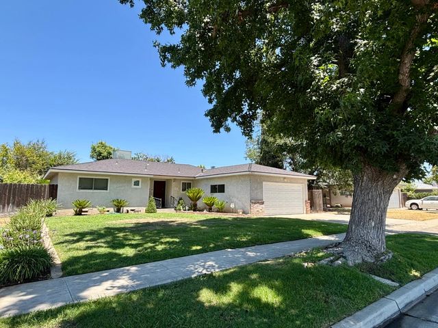 4425 E Indianapolis Avenue, Fresno, CA 93726