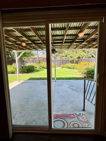 4425 E Indianapolis Avenue, Fresno, CA 93726