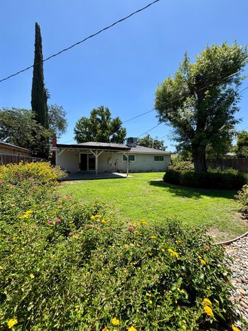 4425 E Indianapolis Avenue, Fresno, CA 93726