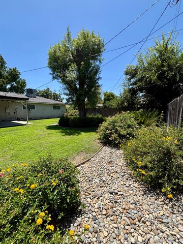 4425 E Indianapolis Avenue, Fresno, CA 93726