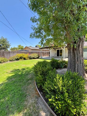 4425 E Indianapolis Avenue, Fresno, CA 93726