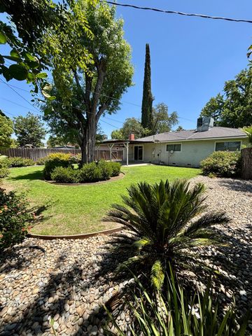 4425 E Indianapolis Avenue, Fresno, CA 93726