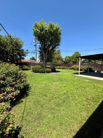 4425 E Indianapolis Avenue, Fresno, CA 93726