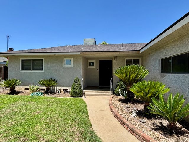 4425 E Indianapolis Avenue, Fresno, CA 93726