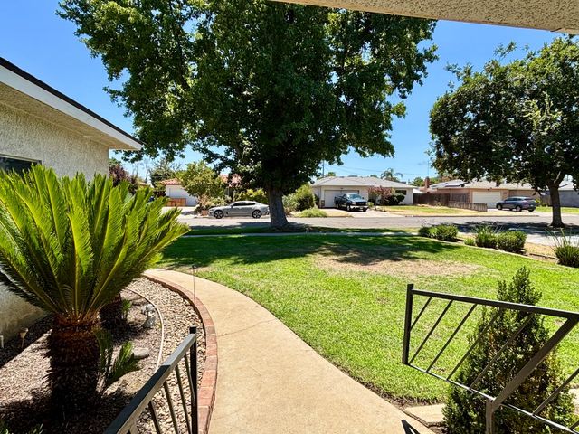 4425 E Indianapolis Avenue, Fresno, CA 93726