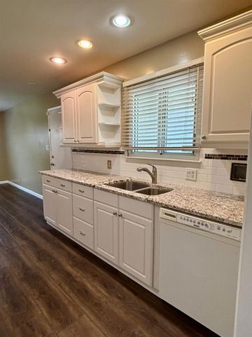 4425 E Indianapolis Avenue, Fresno, CA 93726