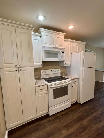 4425 E Indianapolis Avenue, Fresno, CA 93726
