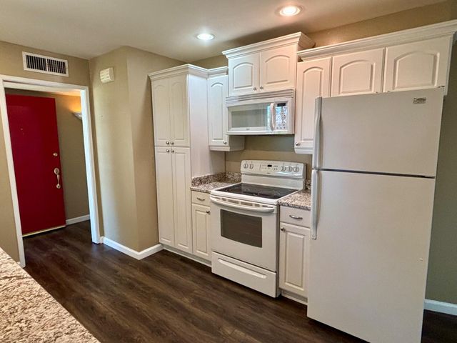 4425 E Indianapolis Avenue, Fresno, CA 93726