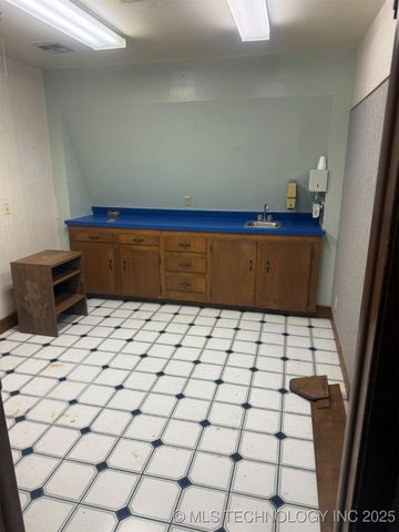 912 W Cedar Street, Stilwell, OK 74960