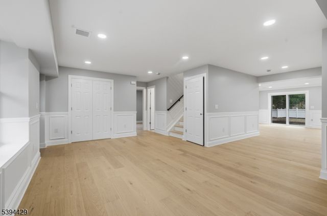 230 Oak Dr, Middlesex Boro, NJ 08846