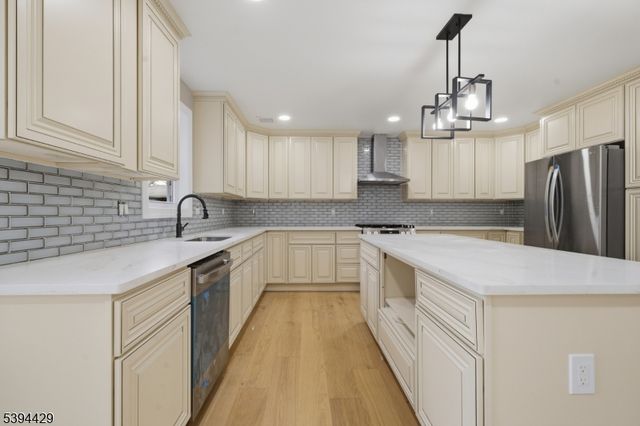 230 Oak Dr, Middlesex Boro, NJ 08846