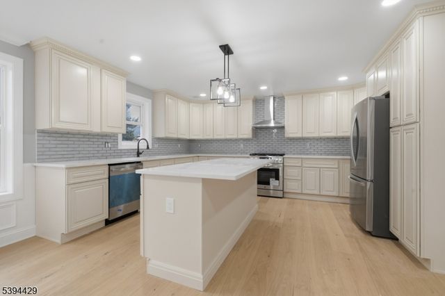 230 Oak Dr, Middlesex Boro, NJ 08846