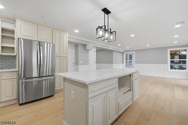 230 Oak Dr, Middlesex Boro, NJ 08846