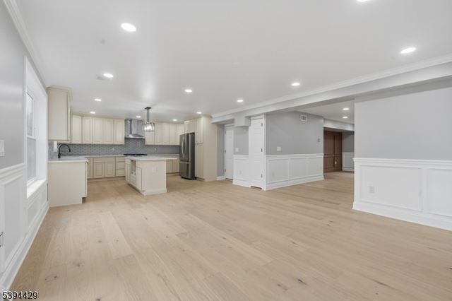 230 Oak Dr, Middlesex Boro, NJ 08846