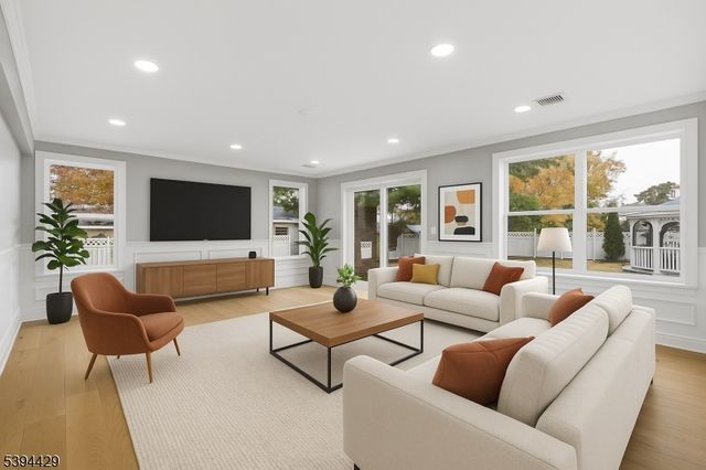 230 Oak Dr, Middlesex Boro, NJ 08846