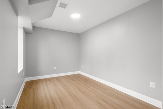 230 Oak Dr, Middlesex Boro, NJ 08846