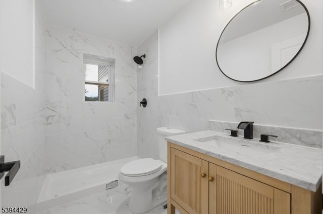 230 Oak Dr, Middlesex Boro, NJ 08846