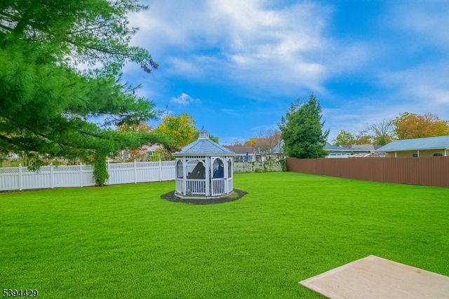 230 Oak Dr, Middlesex Boro, NJ 08846