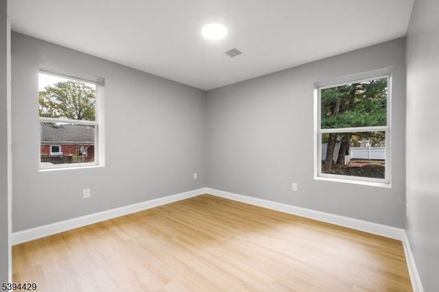 230 Oak Dr, Middlesex Boro, NJ 08846