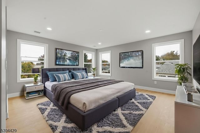 230 Oak Dr, Middlesex Boro, NJ 08846