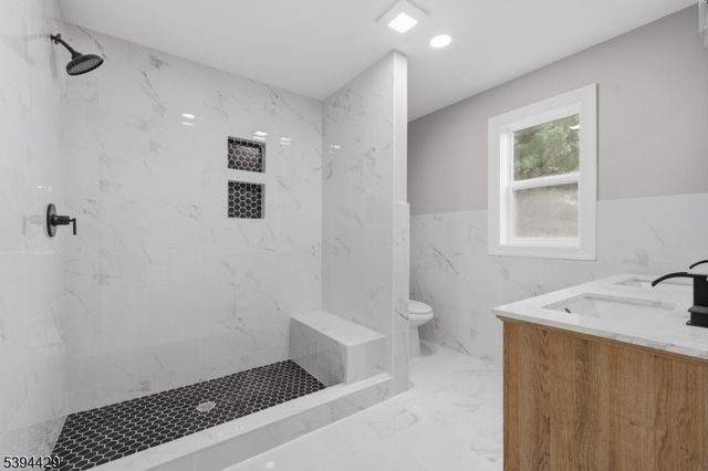 230 Oak Dr, Middlesex Boro, NJ 08846