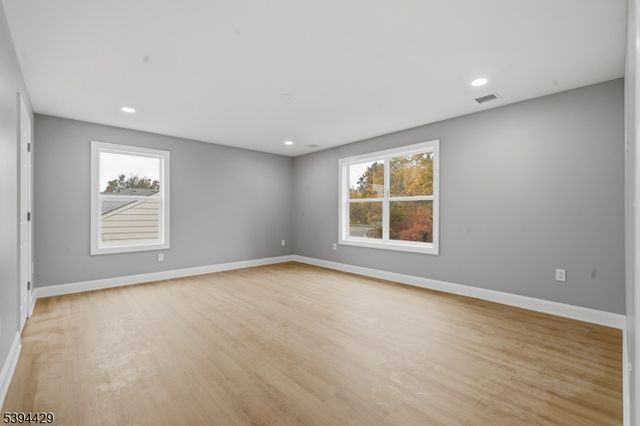 230 Oak Dr, Middlesex Boro, NJ 08846