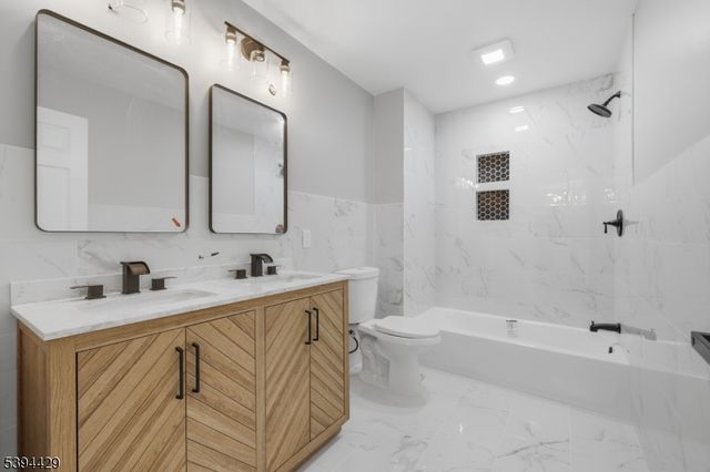 230 Oak Dr, Middlesex Boro, NJ 08846