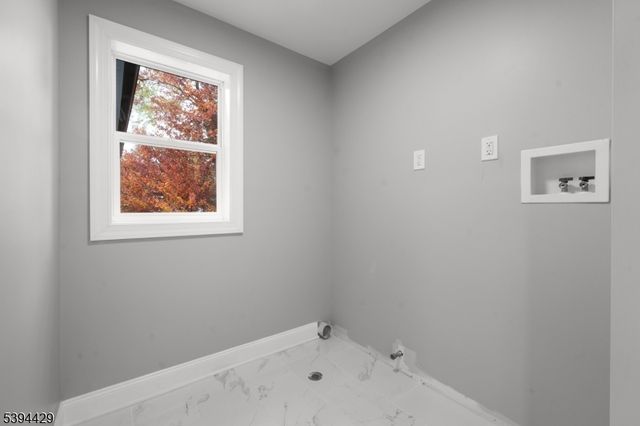 230 Oak Dr, Middlesex Boro, NJ 08846