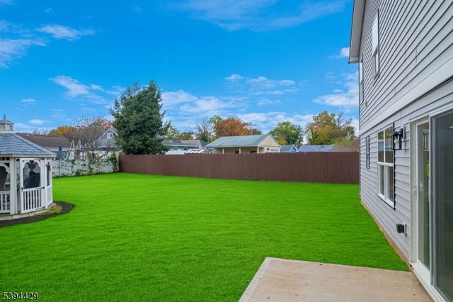 230 Oak Dr, Middlesex Boro, NJ 08846