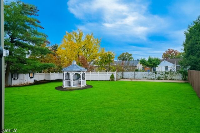 230 Oak Dr, Middlesex Boro, NJ 08846