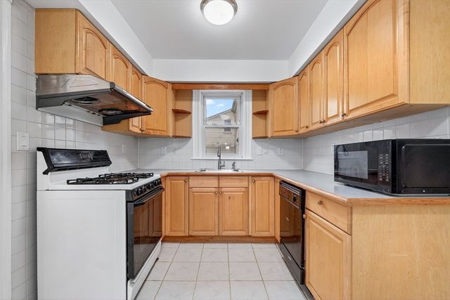 18 Clark St, Quincy, MA 02171