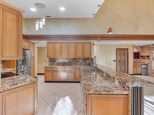 931 SW 150th Ave, Sunrise, FL 33326