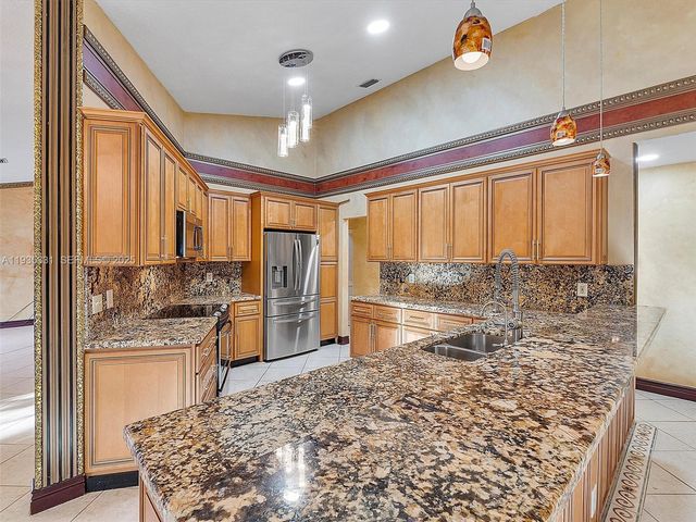 931 SW 150th Ave, Sunrise, FL 33326