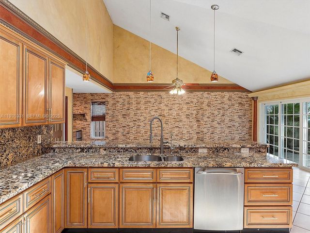 931 SW 150th Ave, Sunrise, FL 33326